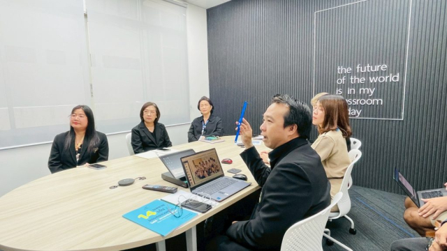 LINE_ALBUM_61168_251107_33