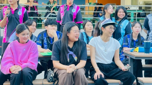 LINE_ALBUM_171268_251217_126