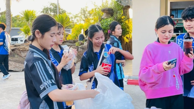 LINE_ALBUM_171268_251217_166