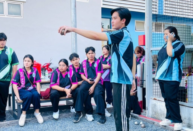 LINE_ALBUM_171268_251217_24