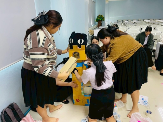 LINE_ALBUM_21268_251202_19_0