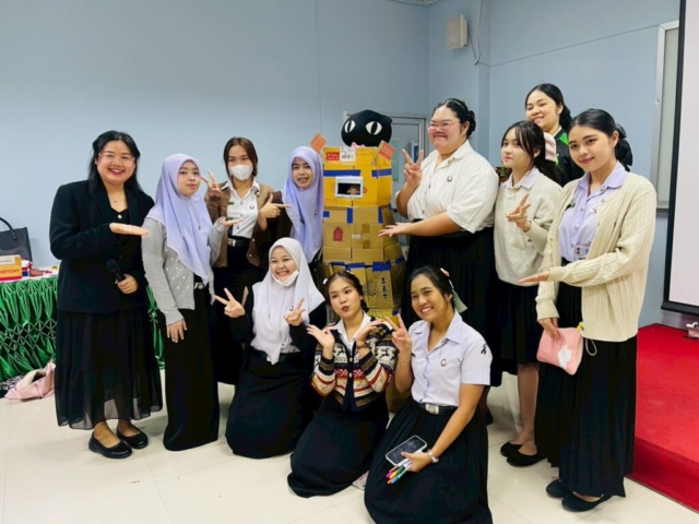 LINE_ALBUM_21268_251202_23_0