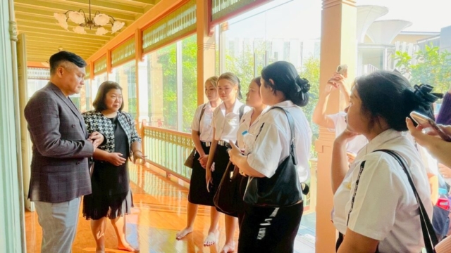 LINE_ALBUM_91268_251212_100