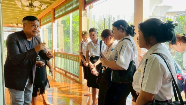 LINE_ALBUM_91268_251212_102