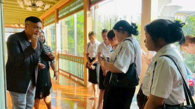 LINE_ALBUM_91268_251212_103