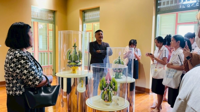 LINE_ALBUM_91268_251212_120