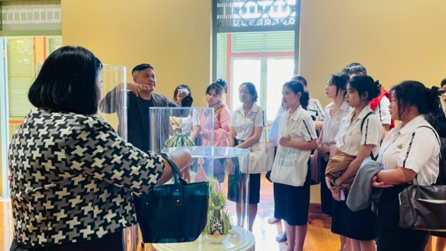 LINE_ALBUM_91268_251212_125