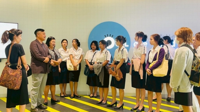 LINE_ALBUM_91268_251212_154