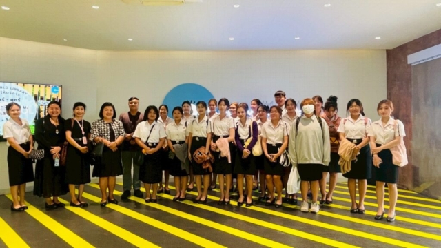 LINE_ALBUM_91268_251212_155