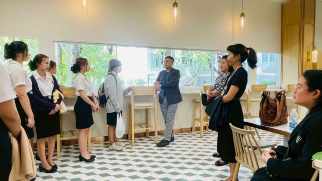 LINE_ALBUM_91268_251212_158