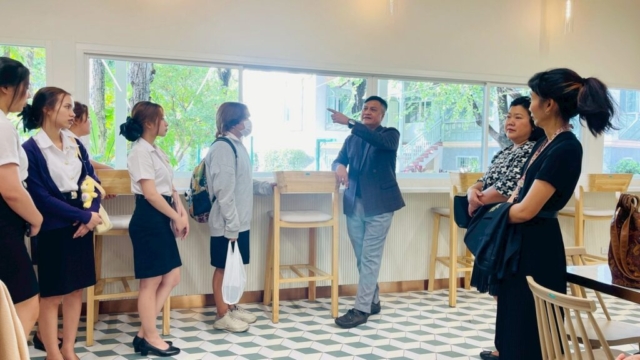 LINE_ALBUM_91268_251212_160