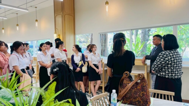 LINE_ALBUM_91268_251212_161