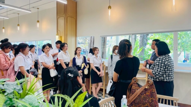 LINE_ALBUM_91268_251212_162