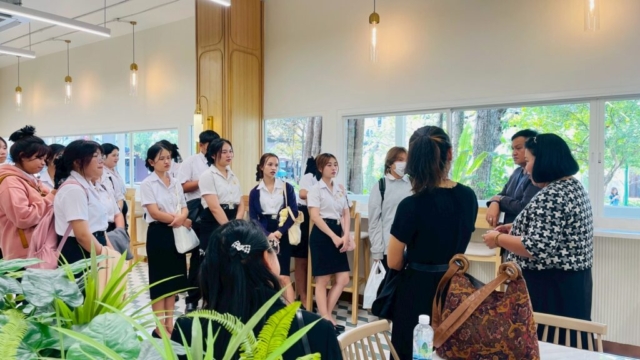 LINE_ALBUM_91268_251212_163