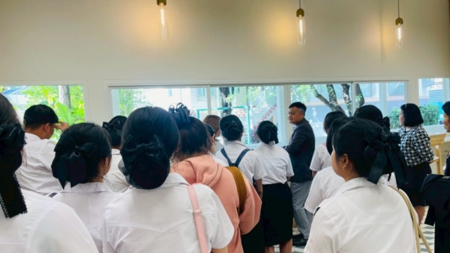 LINE_ALBUM_91268_251212_170