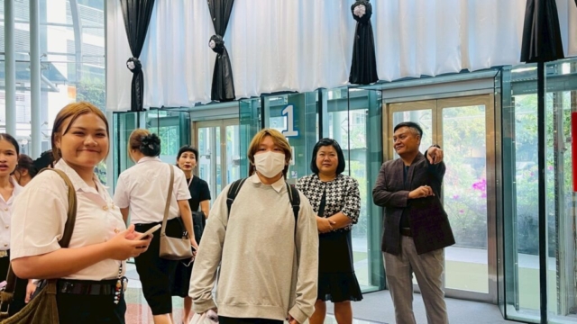 LINE_ALBUM_91268_251212_175