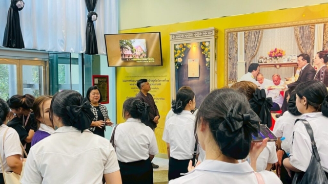 LINE_ALBUM_91268_251212_180