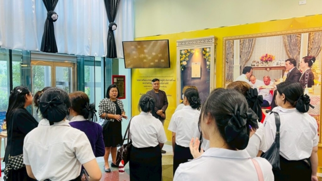 LINE_ALBUM_91268_251212_183