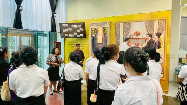 LINE_ALBUM_91268_251212_185