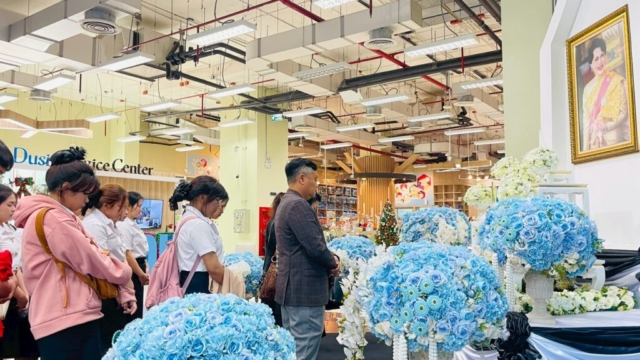 LINE_ALBUM_91268_251212_205