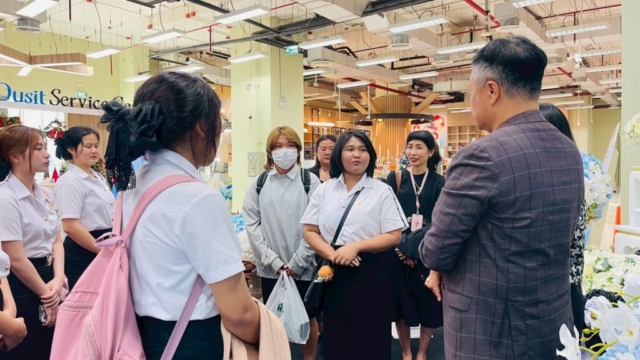 LINE_ALBUM_91268_251212_210