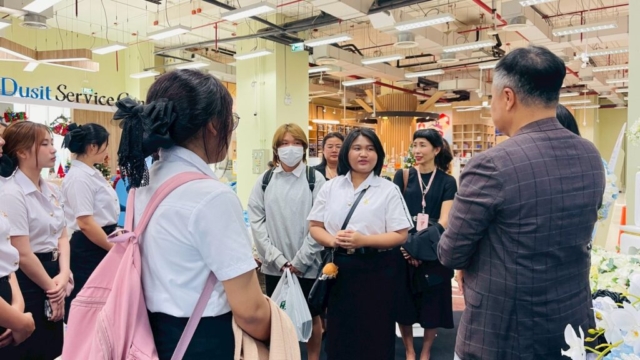 LINE_ALBUM_91268_251212_211