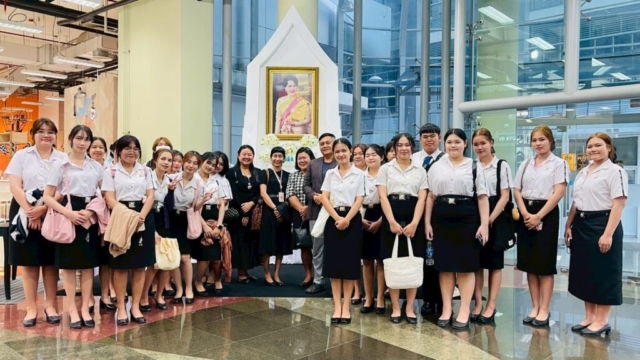 LINE_ALBUM_91268_251212_215