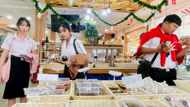 LINE_ALBUM_91268_251212_220