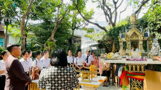 LINE_ALBUM_91268_251212_64