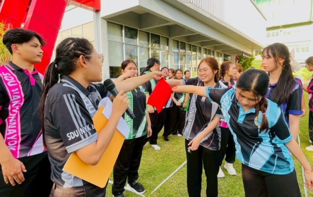 LINE_ALBUM_กิจกรรมกีฬาสี111268_251212_58