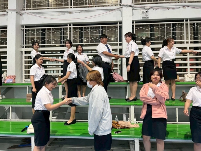 LINE_ALBUM_ประถมศึกษา อบรมบุคลิกภาพ_251215_21