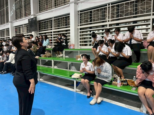 LINE_ALBUM_ประถมศึกษา อบรมบุคลิกภาพ_251215_63