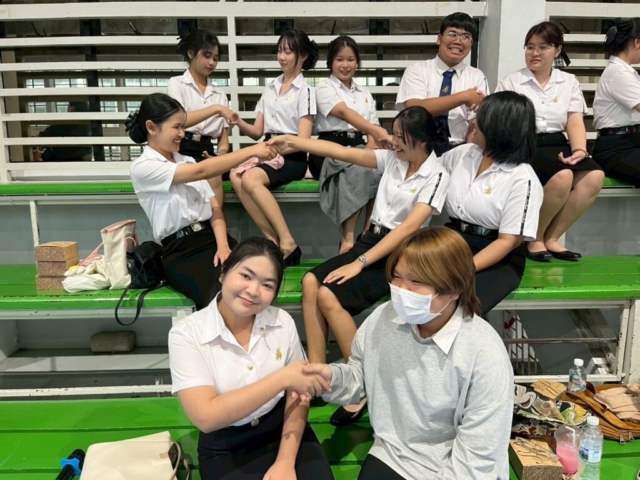 LINE_ALBUM_ประถมศึกษา อบรมบุคลิกภาพ_251215_69