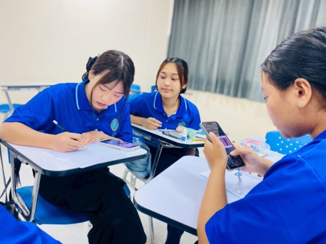 LINE_ALBUM_อบรม จัดป้าย_251212_18